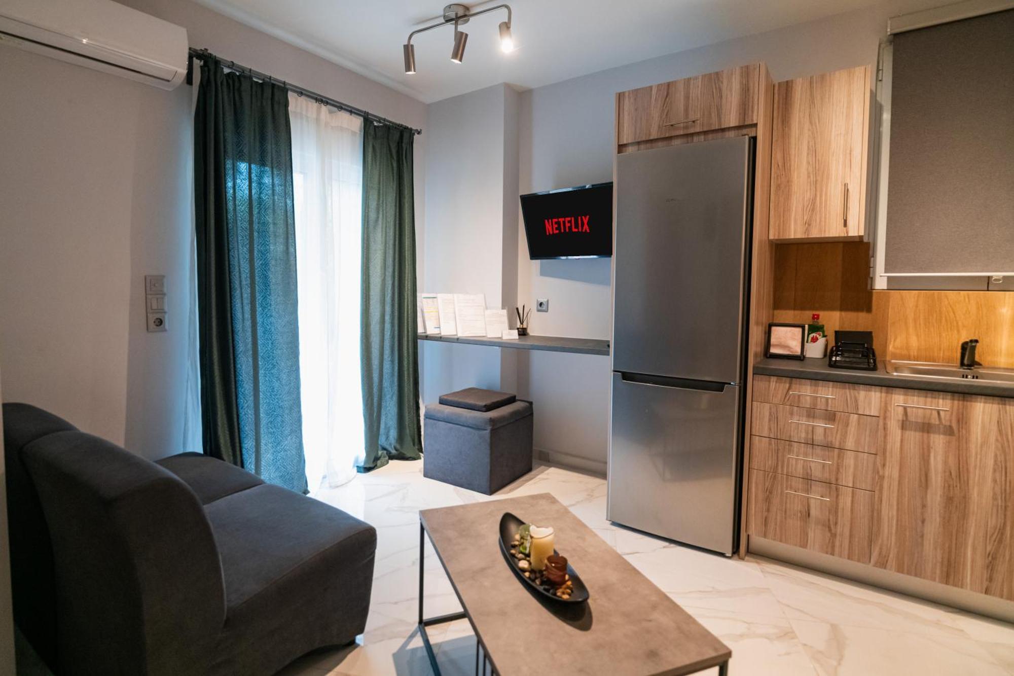Lux Modern Apt: Renovated Retreat Near Eden Beach Athens Exterior photo